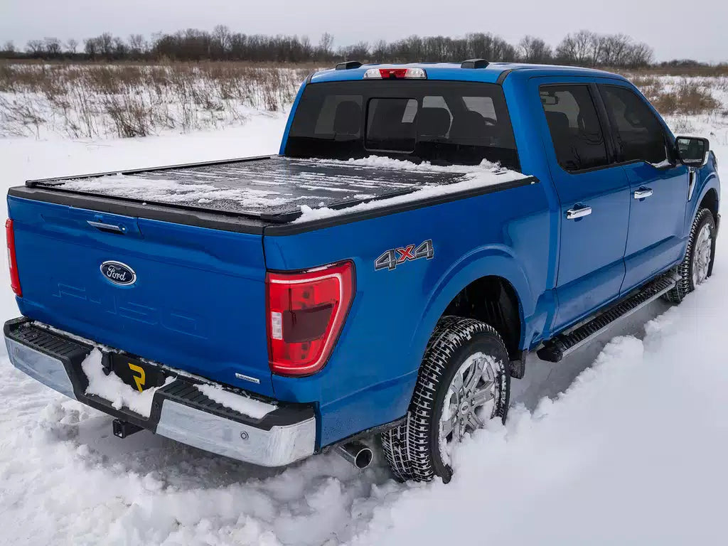 Retrax PRO XR Manual Retractable Tonneau Cover w/ T-Slot Rails (2014-2018 Silverado 1500 - GMC Sierra 1500))