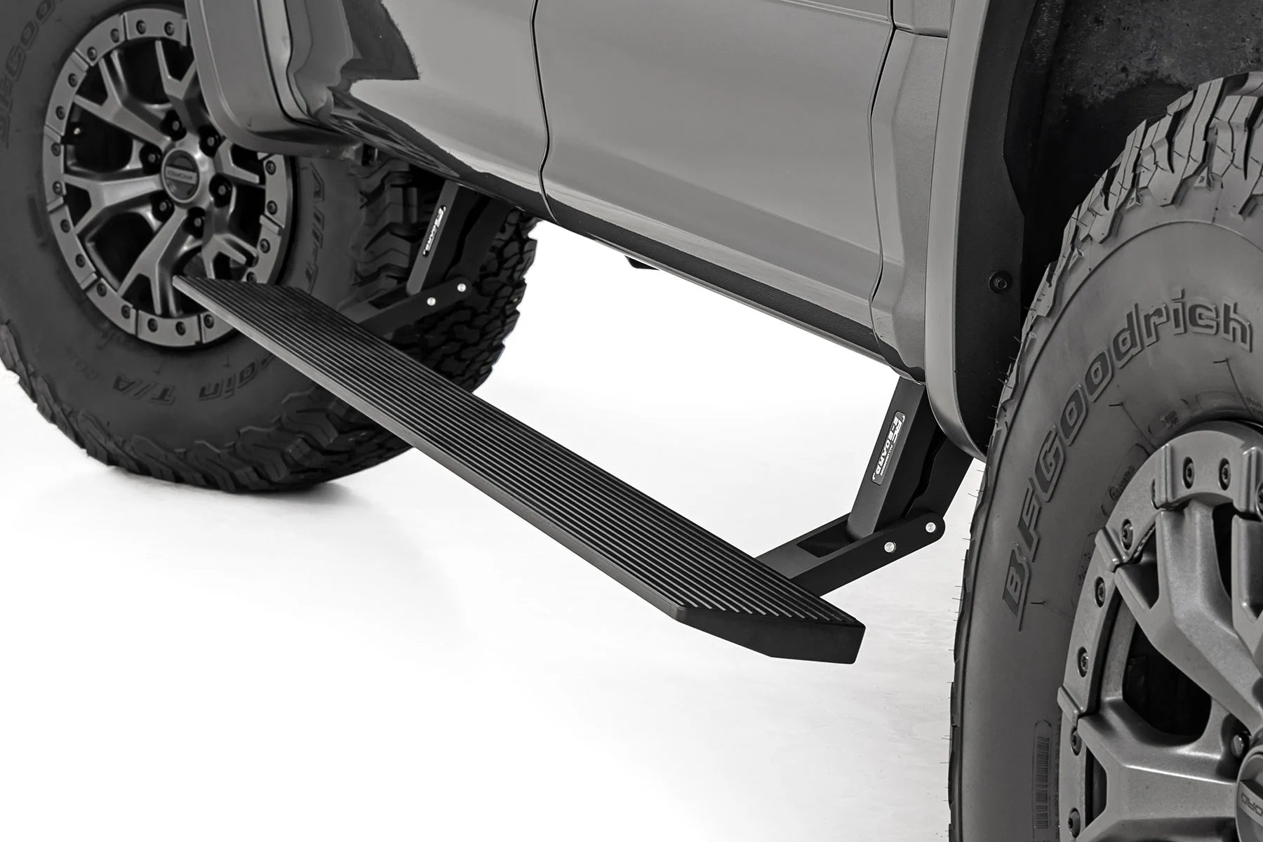 Rough Country Power Running Boards Ford F-150/Lightning/F-250/F-350/Raptor (15-25)