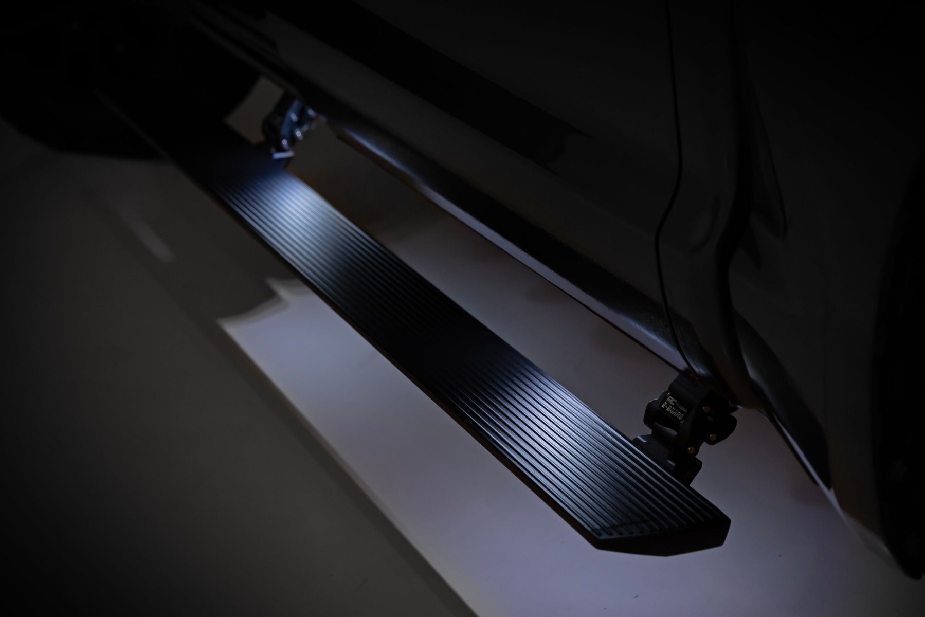 Rough Country Power Running Boards Ram 1500 (19-25)/1500 TRX (21-24)