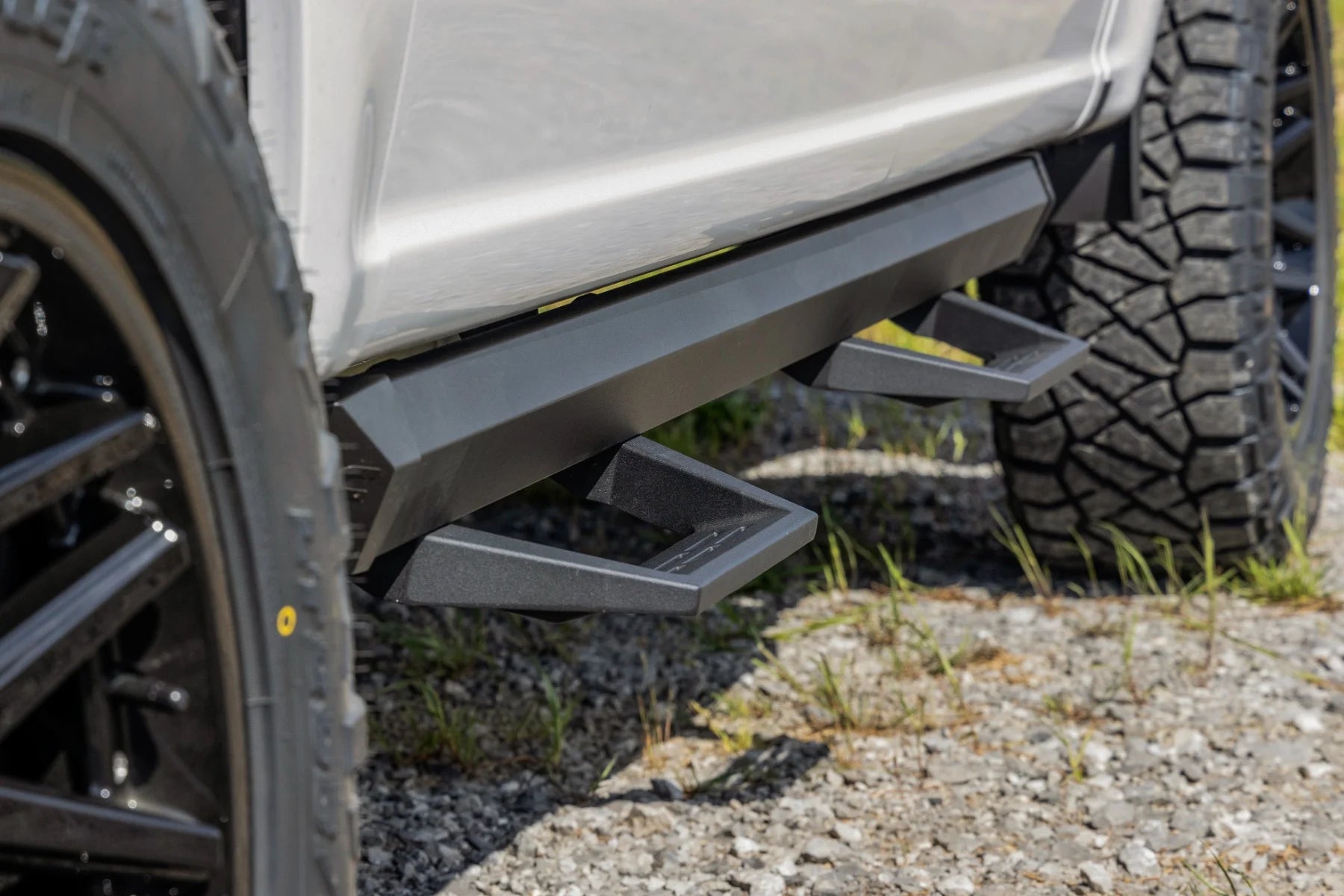 Rough Country SRL2 Adj Aluminum Step Crew Cab | Ford F-150/Lightning/F-250/F-350/Raptor (15-25)