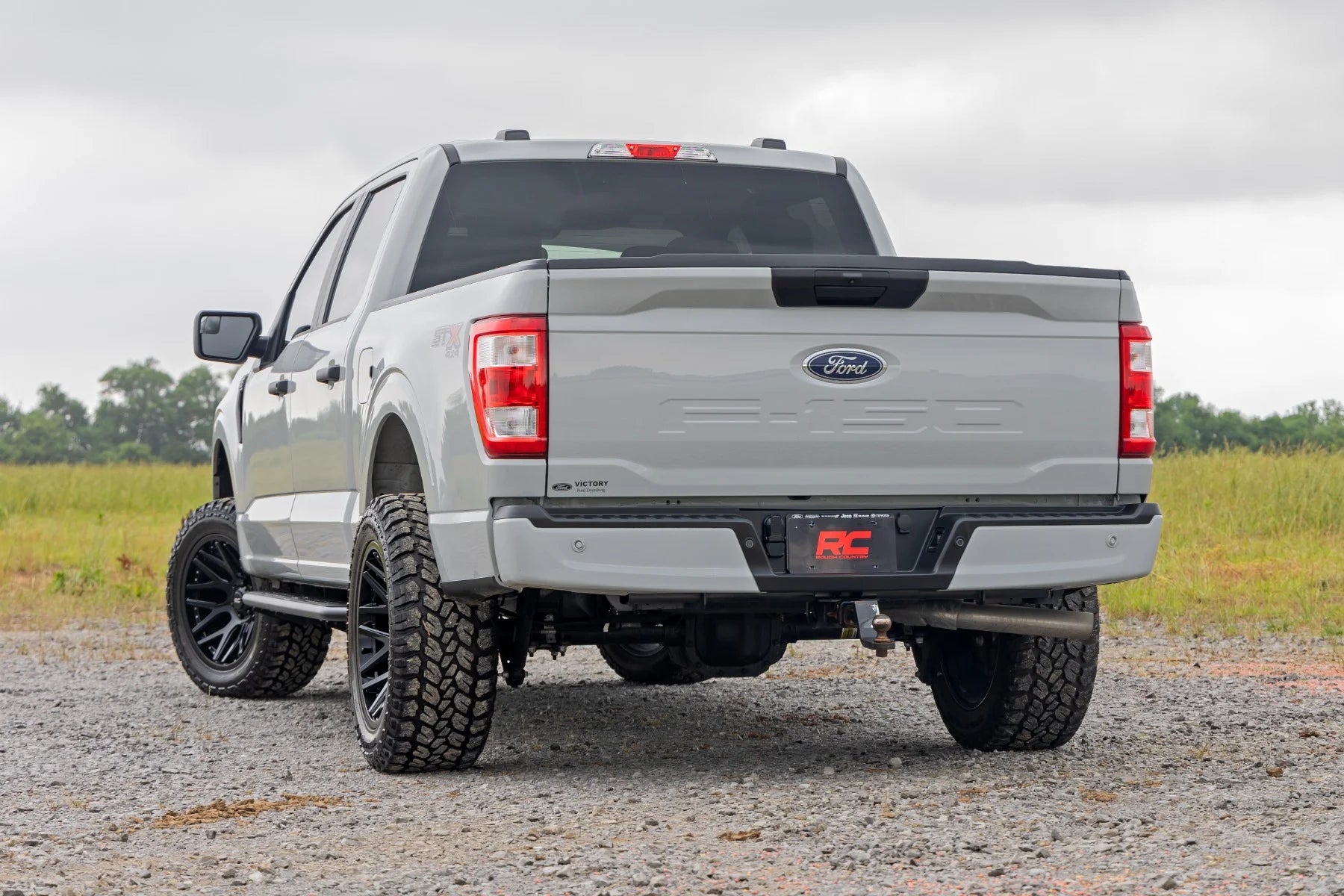 Rough Country OV2 Running Boards Side Step Bars | Crew Cab | Ford F-150/Lightning/F-250/F-350 (15-25)