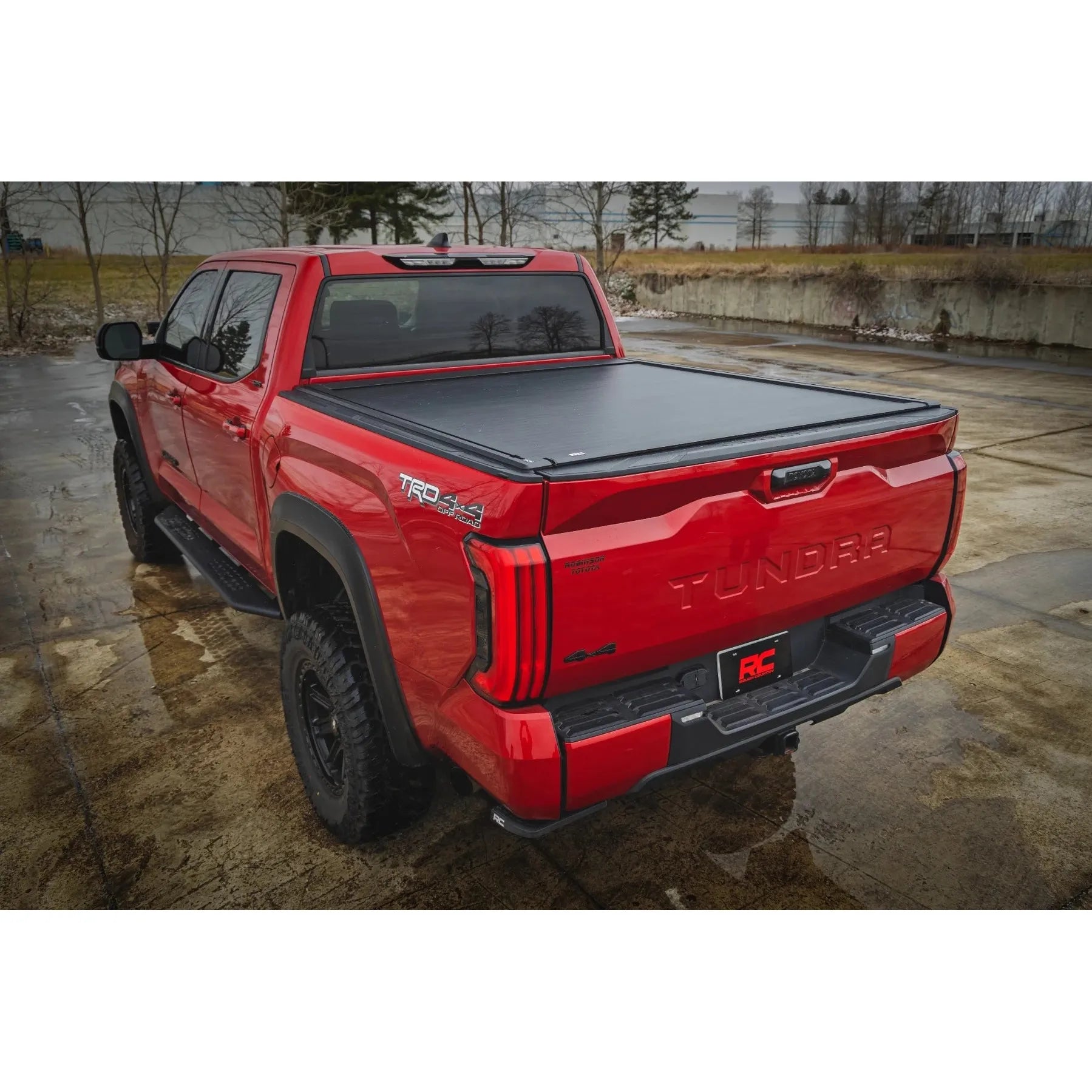 Rough Country Powered Retractable Bed Cover 5'7" Bed | Toyota Tundra (22-25)