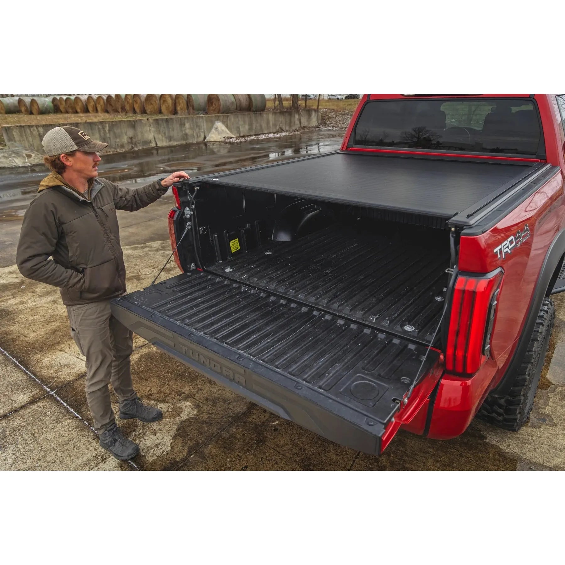 Rough Country Powered Retractable Bed Cover 5'7" Bed | Toyota Tundra (22-25)
