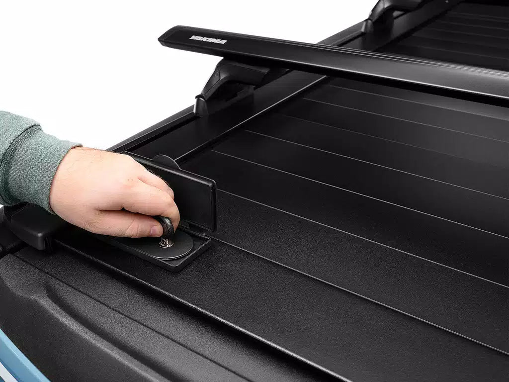 Retrax PRO XR Manual Retractable Tonneau Cover w/ T-Slot Rails (2019-2025 Ram 1500)